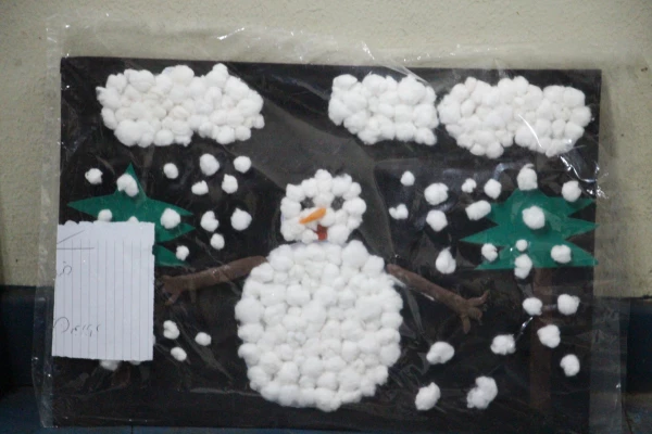  برگزار ی نمایشگاه آثار هنر های دستی دانشجویی در مرکز  9