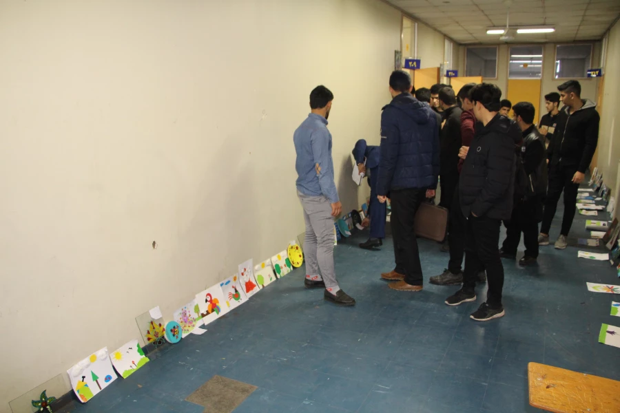  برگزار ی نمایشگاه آثار هنر های دستی دانشجویی در مرکز  15