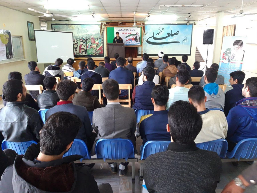 تریبون آزاد دانشجویی با موضوع: 
فتنه ی دیروز، تدبیر امروز 7