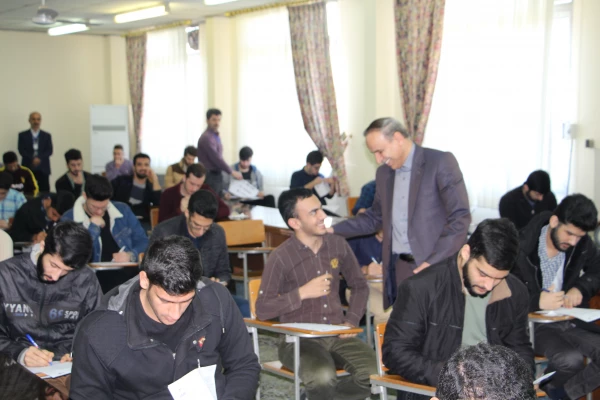 بازدید رئیس دانشگاه فر هنگیان استان جناب آقای دکتر اسلامی راد  از فرآیند برگزاری امتحانات پایان ترم  مرکز بابل  3