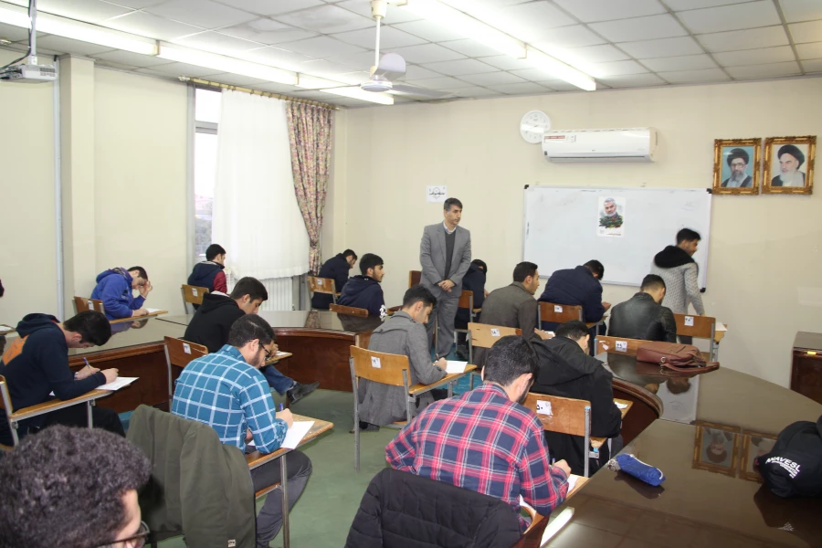 بازدید رئیس دانشگاه فر هنگیان استان جناب آقای دکتر اسلامی راد  از فرآیند برگزاری امتحانات پایان ترم  مرکز بابل  9