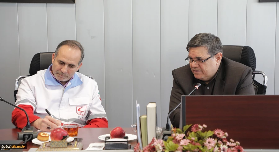 دکتر خنیفر در جلسه پیگیری تفاهم نامه دانشگاه فرهنگیان و جمعیت هلال احمر:
نیروهای جوان دانشگاه فرهنگیان می توانند سربازان خوبی برای هلال احمر باشند 2