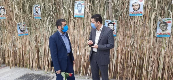 همزمان با هفته دفاع مقدس صورت پذیرفت  :
آئین غبار روبی و تجدید پیمان با شهدا و امام شهدا  3