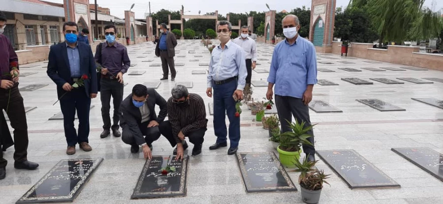 همزمان با هفته دفاع مقدس صورت پذیرفت  :
آئین غبار روبی و تجدید پیمان با شهدا و امام شهدا  4