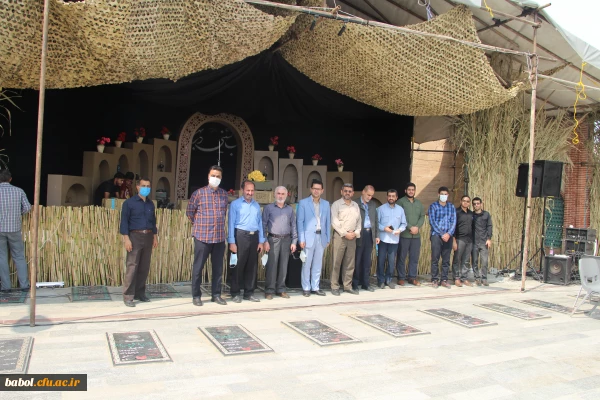 به مناسبت هفته دفاع مقدس :
مراسم غبار روبی و عطر افشانی  مزار شهدا  توسط همکاران اداری ، هیات علمی و جمعی از دانشجویان برگزار گردید. 2