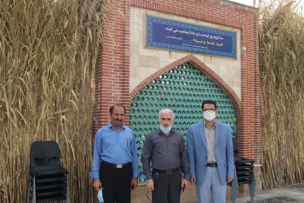 به مناسبت هفته دفاع مقدس :
مراسم غبار روبی و عطر افشانی  مزار شهدا  توسط همکاران اداری ، هیات علمی و جمعی از دانشجویان برگزار گردید. 2