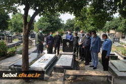 به مناسبت هفته دفاع مقدس :
مراسم غبار روبی و عطر افشانی  مزار شهدا  توسط همکاران اداری ، هیات علمی و جمعی از دانشجویان برگزار گردید. 3