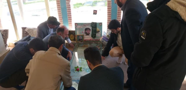 به همت بسیج دانشجویی ومسئولان مرکز صورت پذیرفت: 
عطر افشانی و تجدید میثاق با شهدا  به مناسبت هفته بسیج  3