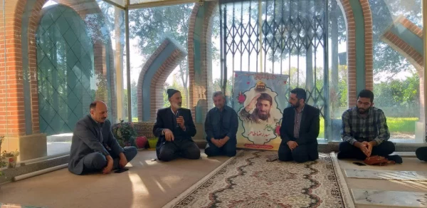 به همت بسیج دانشجویی ومسئولان مرکز صورت پذیرفت: 
عطر افشانی و تجدید میثاق با شهدا  به مناسبت هفته بسیج  4