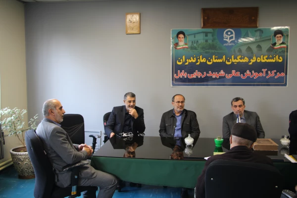 نشست هم اندیش با مسئولان 2