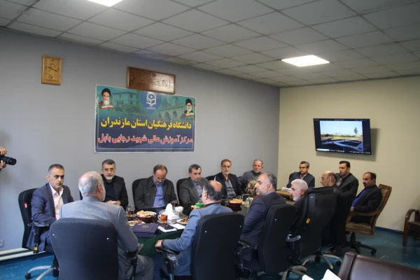 نشست هم اندیش با مسئولان 3