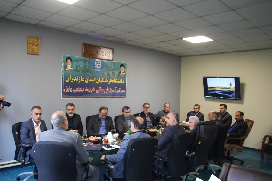 نشست هم اندیش با مسئولان 3